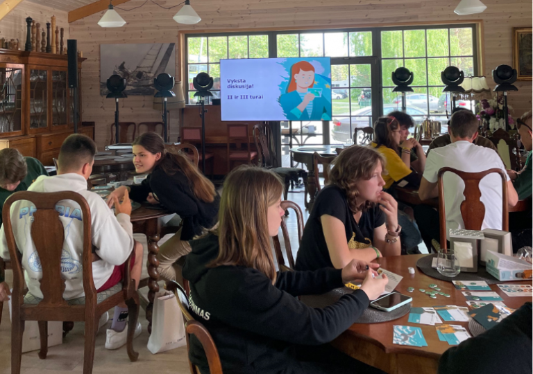 EMN team presented the educational tool to the youth in Palanga